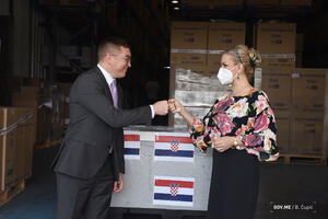 Uručena donacija Hrvatske Crnoj Gori od 10.000 doza vakcina