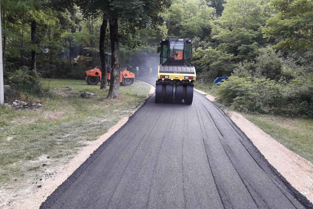 Novi asfaltirani put, Foto: Društvo mladih ekologa Nikšić (DMEN)