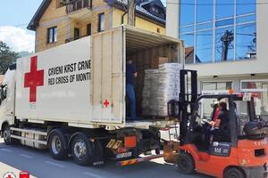 Crnogorska porodica iz Berlina poslala sto paketa CK Bijelo Polje