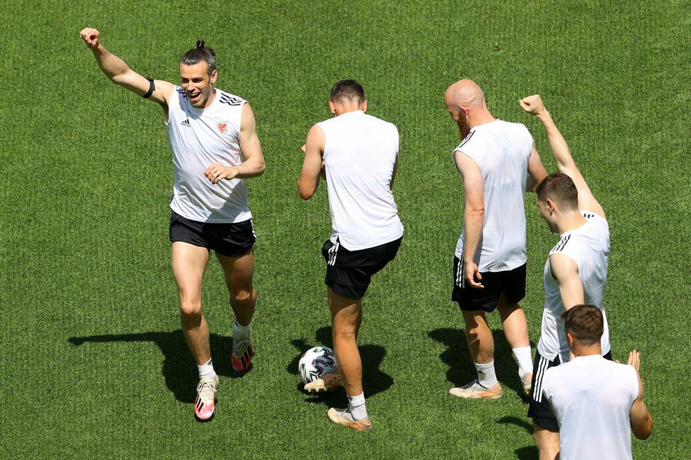 Bejl na treningu Velsa juče u Bakuu, Foto: NAOMI BAKER