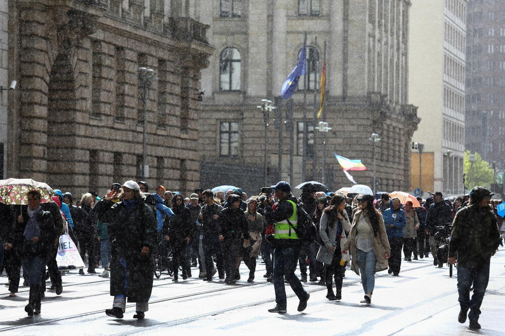 Protest protiv vladinih mjera u Berlinu, Foto: Reuters