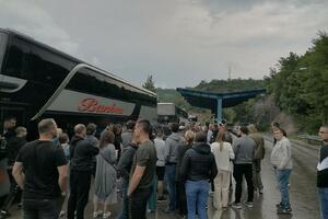 RTS: Dva autobusa se s Jarinja vratila u centralnu Srbiju, nije im...