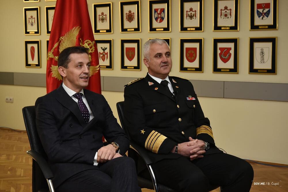 Bivši ministar odbrane Predrag Bošković i bivši načelnik Generalštaba Dragan Samardžić, Foto: gov.me