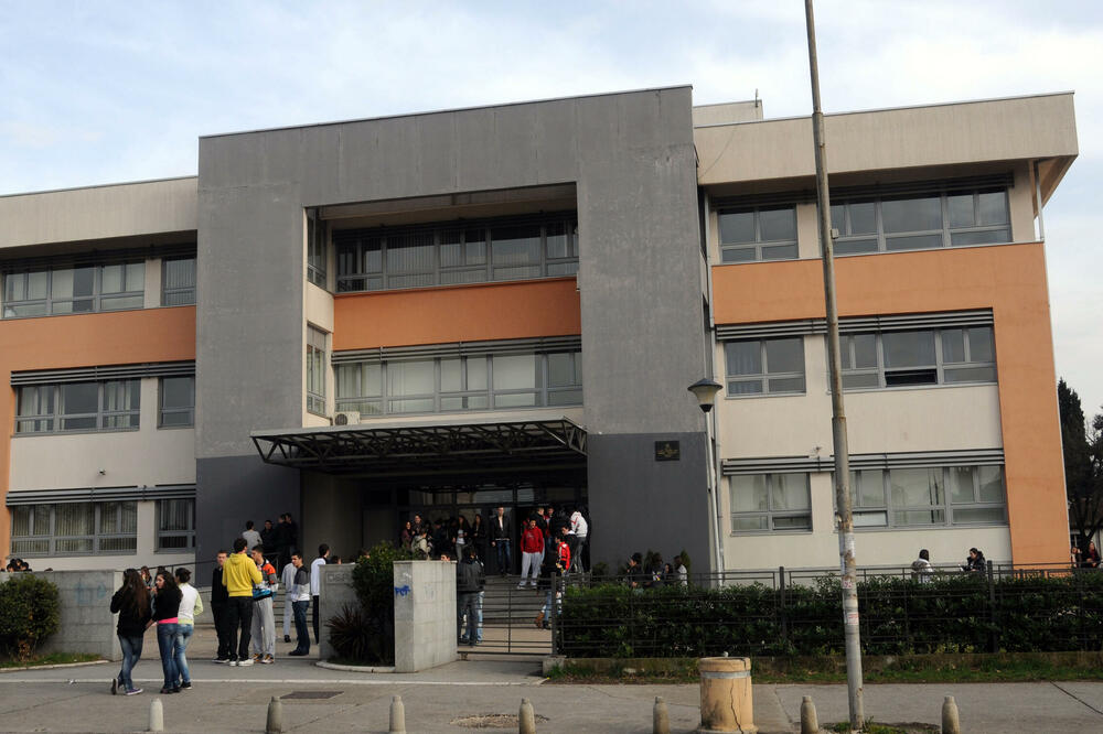 Srednja ekonomska škola “Mirko Vešović, Foto: Boris Pejovic