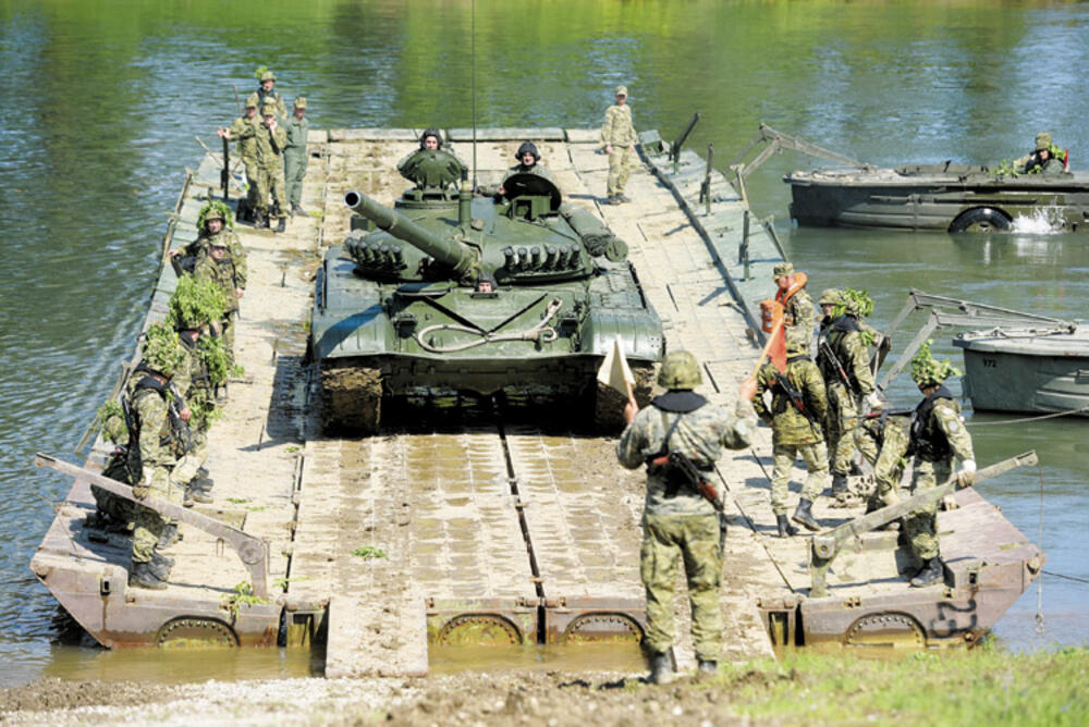 Vojska Hrvatske sa segmentnom pontonskog mosta PM M 71