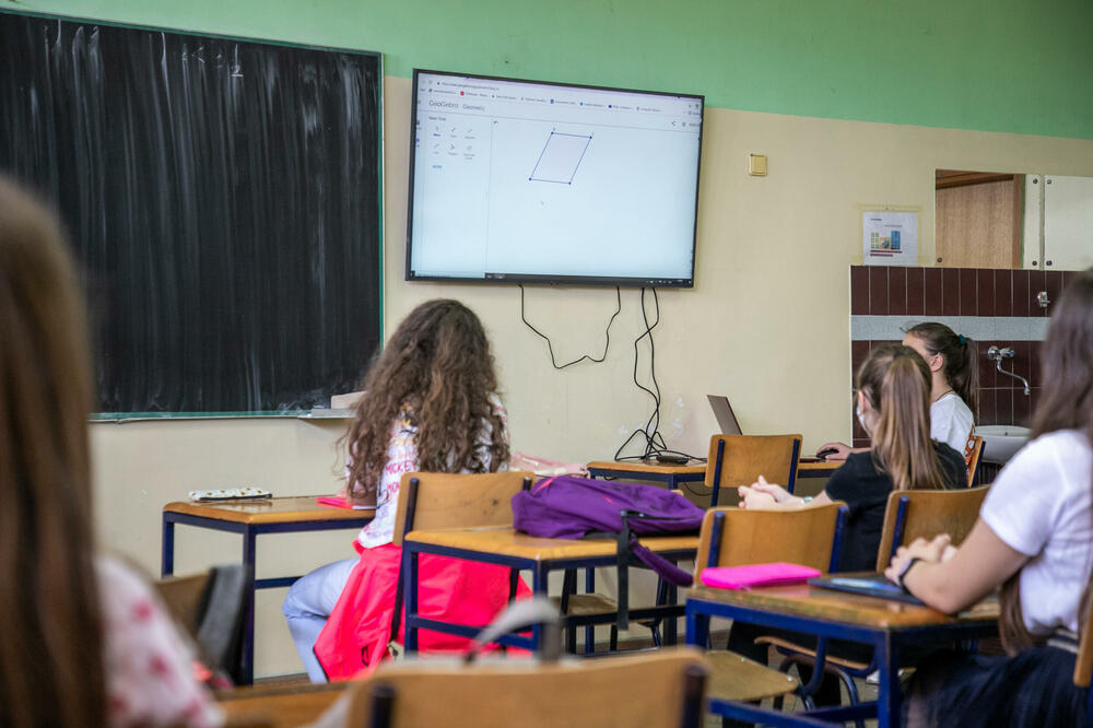 Tabla i kreda danas ne mogu biti jedina sredstva za rad u učionici: Iz OŠ “Pavle Rovinski”, Foto: PR Centar/Đorđe Cmiljanić