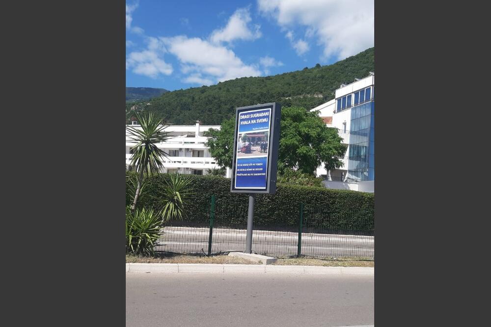 Bilbord u Budvi, Foto: Vuk Lajović