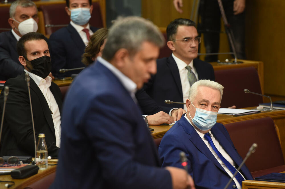 Lekić premijera nazvao pajacem, Radunović kazao da ne zaslužuje da vodi Vladu: juče u Skupštini, Foto: SAVO PRELEVIC