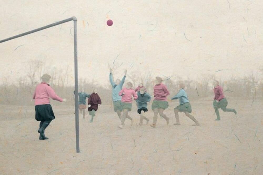 Uprkos činjenici da mnoge devojke igraju fudbal - i nedavni uspon profesionalnog fudbala za žene - i dalje se na njega gleda uglavnom kao na muški sport, Foto: JAVIER HIRSCHFELD/GETTY IMAGES