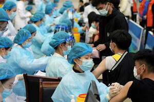 U Kini dato više od milijardu doza vakcine protiv koronavirusa