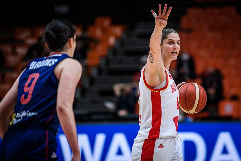 Jelena Dubljević na današnjem meču, Foto: www.fiba.basketball/womenseurobasket/2021