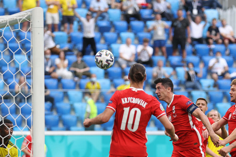 Levandovski drugi put pogađa prečku, Foto: Reuters