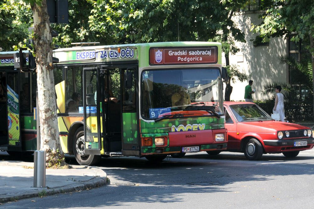 Na ulicama Podgorice autobusi tri prevoznika, Foto: Boris Pejovic