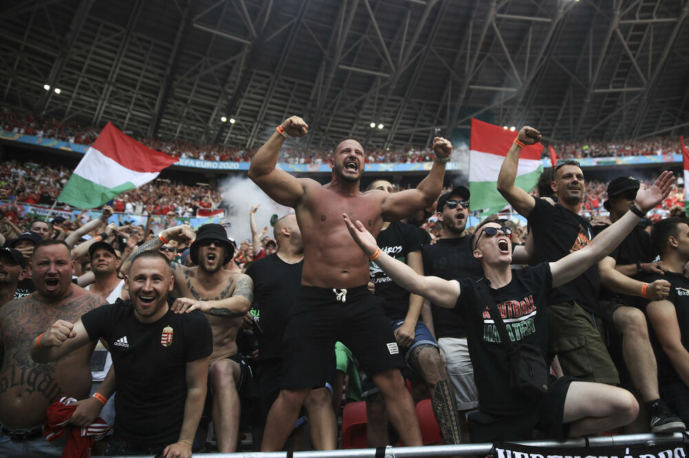 Mađarski navijači na „Puškaš areni”, Foto: Alex Pantling
