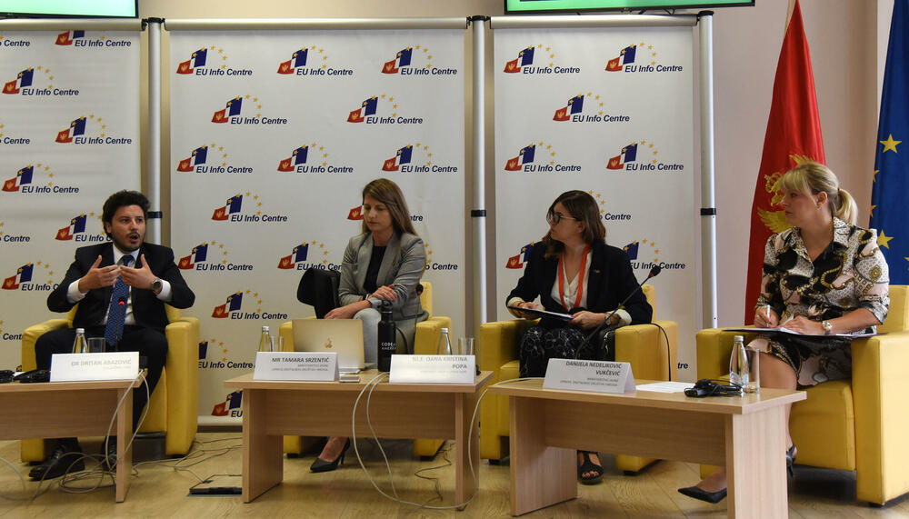 <p>On je kazao da je prethodna Vlada stavljala oznaku tajnosti na privatizacije, da su oznake tajnosti stavljala lica koja za to nisu ovlašćena</p>