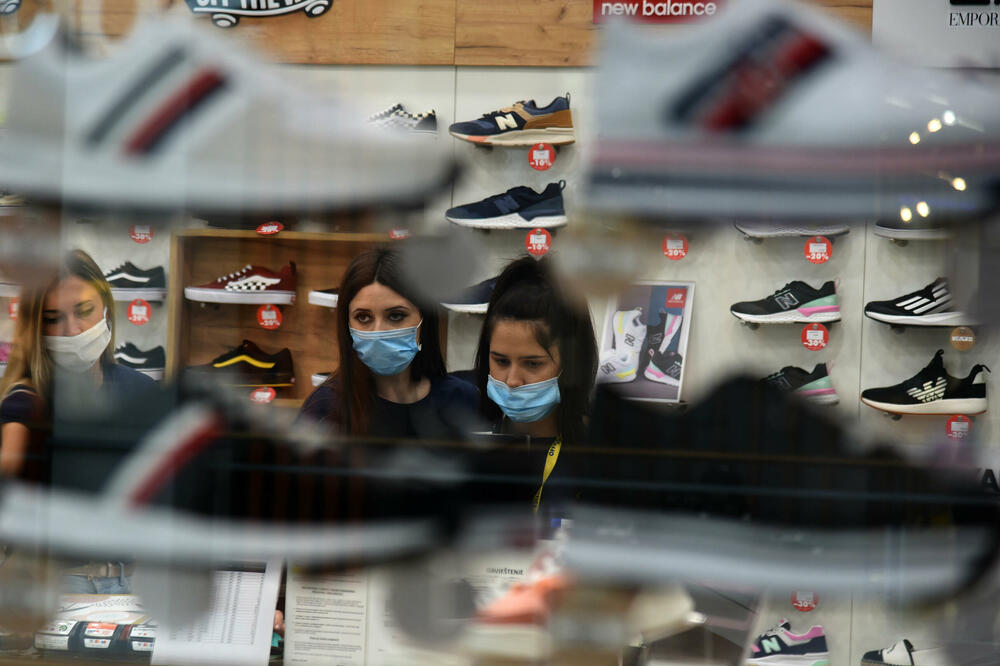 Obuća u Crnoj Gori skuplja nego u Luksemburgu gdje je minimalna zarada četiri puta veća od prosječne u Crnoj Gori, Foto: Boris Pejović