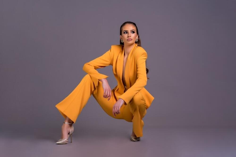 I nova kolekcija obiluje veselim ljetnjim bojama: Model Sanje Bobar, Foto: Nikola Pejović