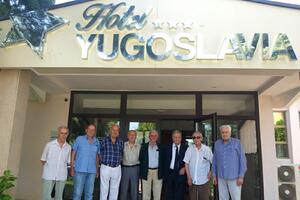 Osam musketara u ime generacije