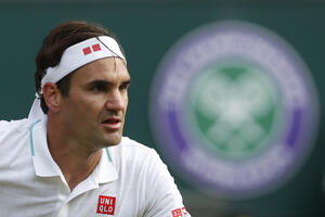 Federer mnogo bolji nego na startu, Medvedev lako sa talentovanim...