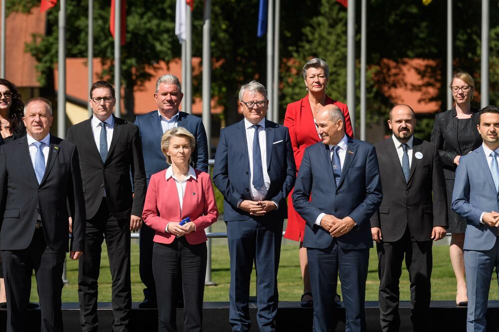 Janša i Fon der Lajenova juče na Brdu kod Kranja, Foto: Nebojsa Tejic/STA