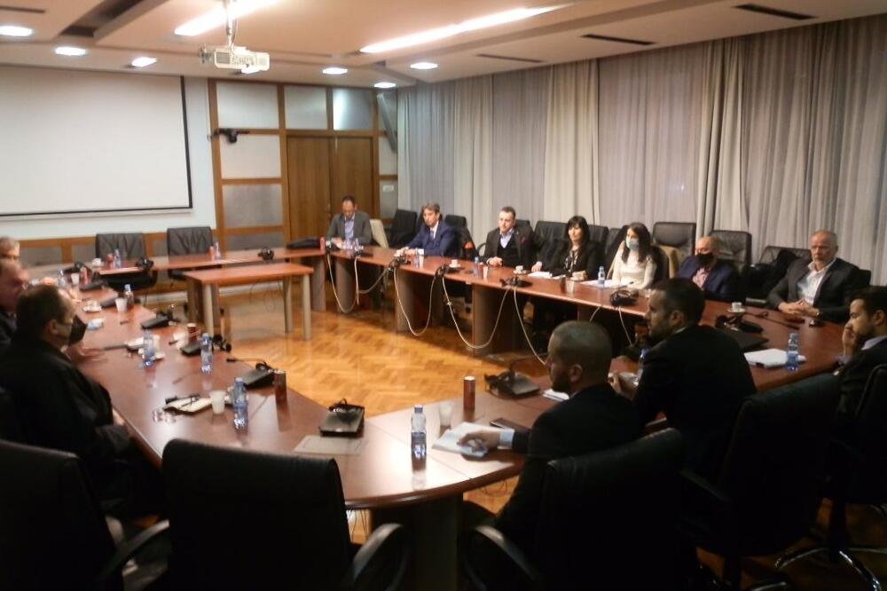 Svih 12 banaka učestvuje u projektu: Sa ranijeg sastanka Spajića i Milatovića sa bankarima, Foto: Ministarstvo finansija