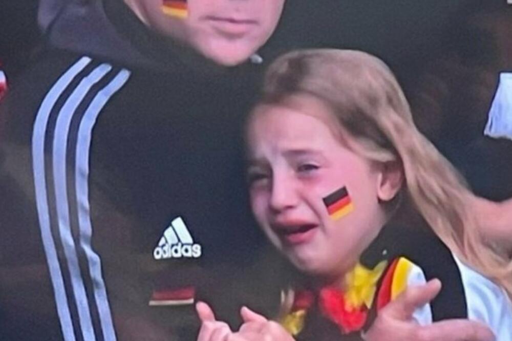 Djevojčica je snimljena kako uplakana gleda poraz Njemačke od Engleske na stadionu Vembli u osmini finala Evropskog prvenstva, Foto: BBC