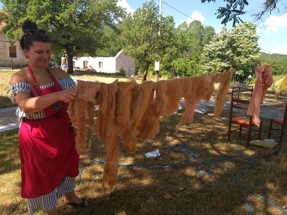 <p>Ovogodišnja radionica je nosila naziv “Paleodesign’”, a učesnici su u organizaciji JU “Muzeji i galerije” Nikšić, a podržani od Narodnog muzeja Crne Gore, pričali svoju priču koja je trajala pet dana, a koja je nadahnuta pričom koja traje 150 hiljada godina</p>