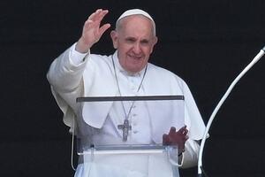 Papa primljen u bolnicu u Rimu na operaciju debelog crijeva