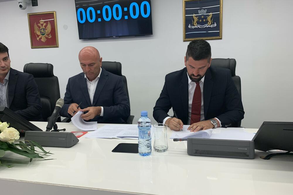 Potpisivanje sporazuma, Foto: Vuk Lajović