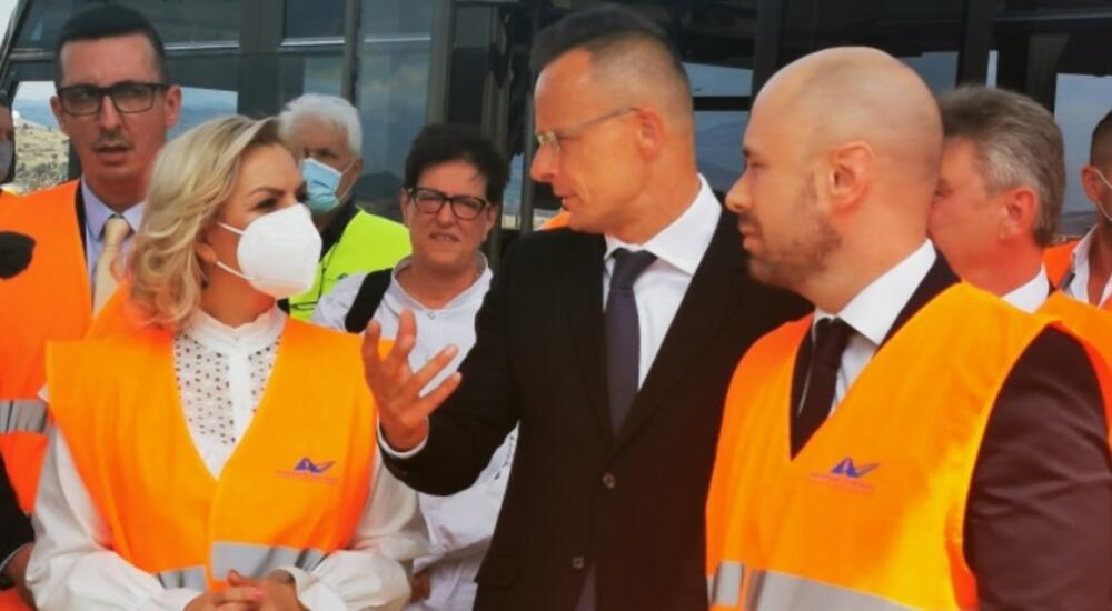 Jelena Borovinić Bojović, Peter Sijarto