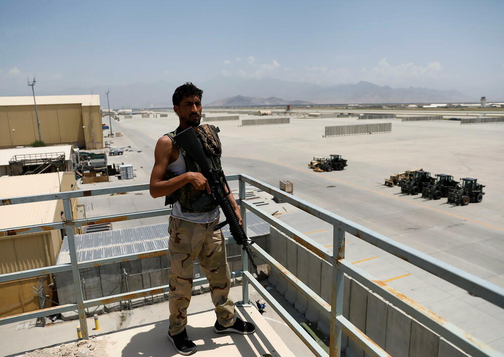 Avganistanski vojnik u bazi u Bagramu