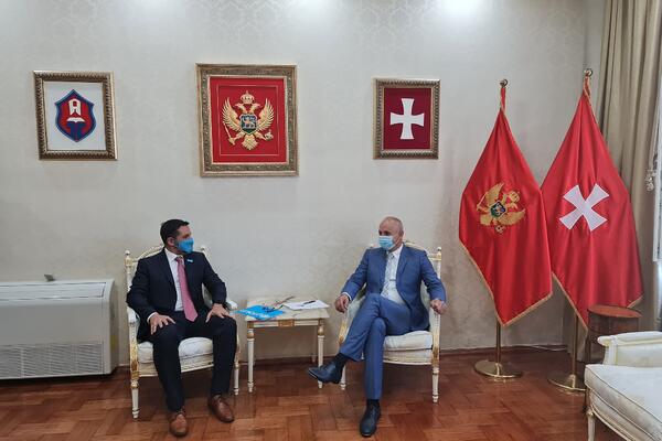 Kašćelan i Santander: Ulaganjem u djecu ulažemo u budućnost...