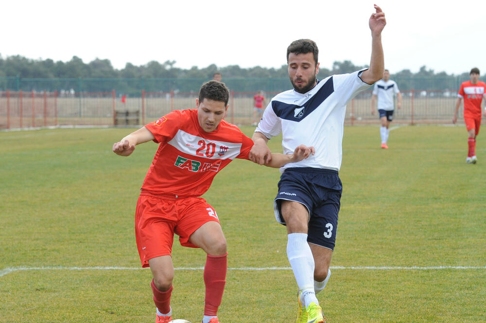 Miroje Jovanović u dresu OFK Titograda, Foto: Savo Prelevic