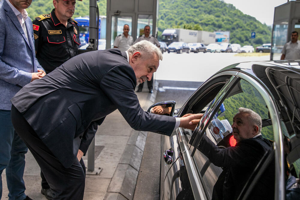 Krivokapić tokom posjete Dobrakovu, Foto: Vlada Crne Gore