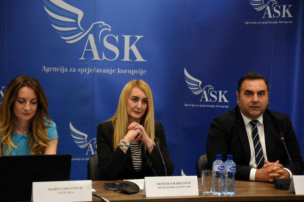 Mićunović, Perović i Radunović na konferenciji za novinare, Foto: Boris Pejović