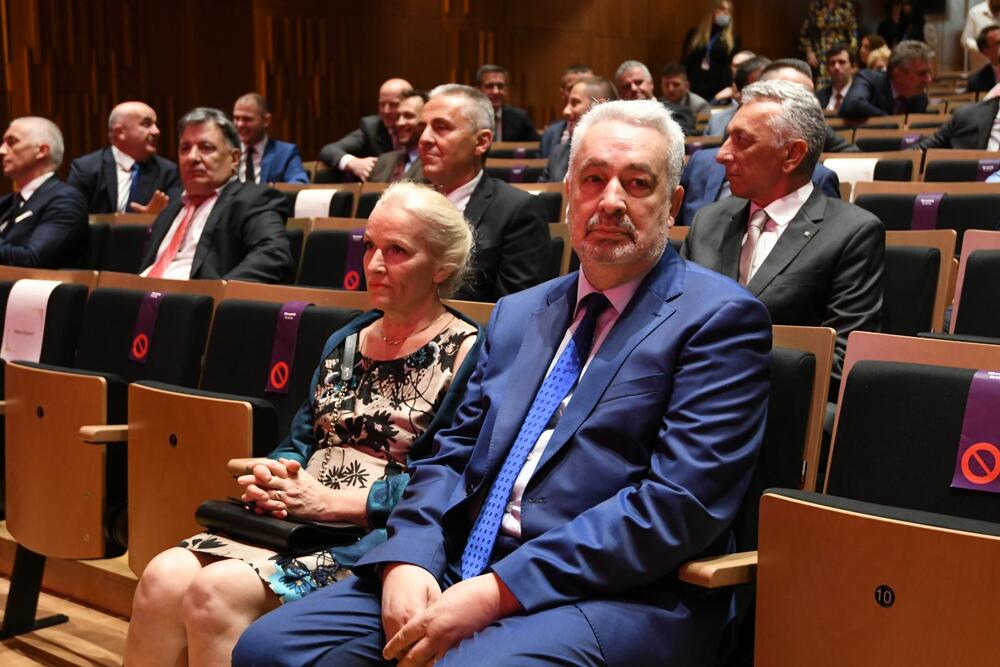 Uručenje Trinaestojulske nagrade, Trinaestojulska nagrada