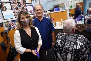 Vlasnik prodao za jedan dolar ugledan frizerski salon svojoj...