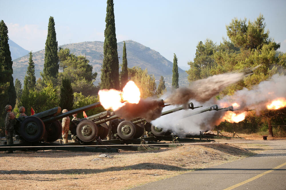 Počasna artiljerijska paljba, Foto: Predsjednik.me