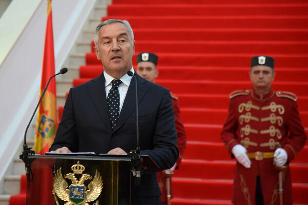 Đukanović zatražio hitno postupanje MO i Generalštaba VCG