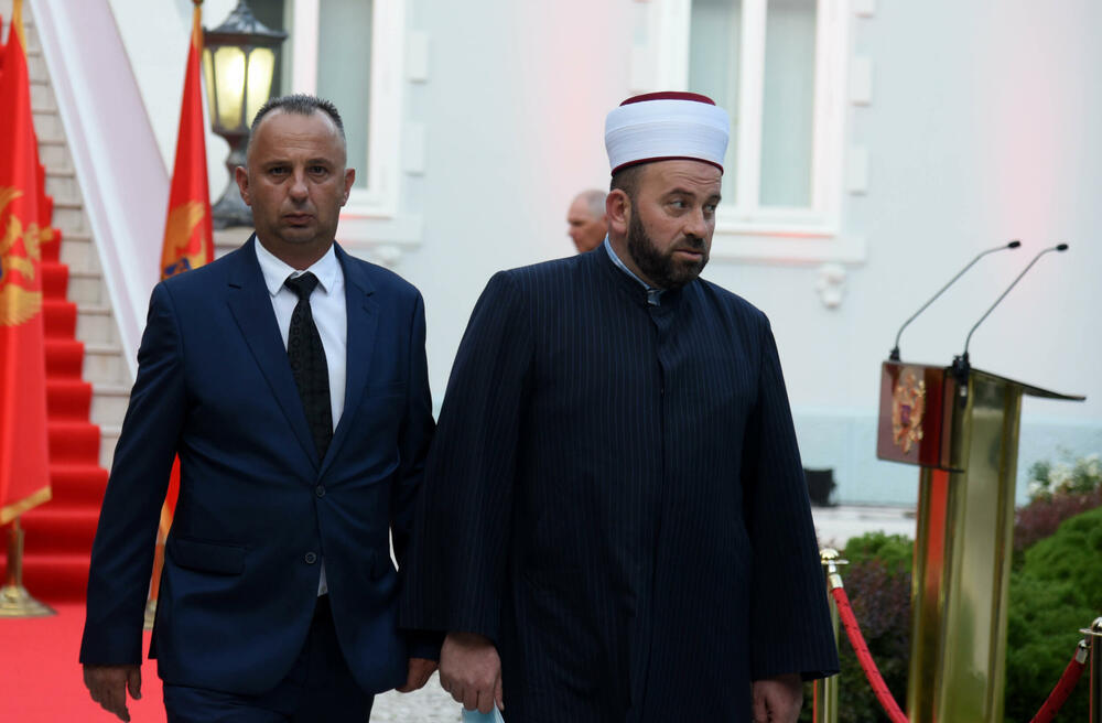 <p>"Naša zemlja je davno prošla raskrsnicu na kojoj je izabrala svoj evropski put, s kojeg nema skretanja ni povratka. Bez obzira što postoje i u Crnoj Gori, i izvan Crne Gore, oni koji bi to željeli"</p>