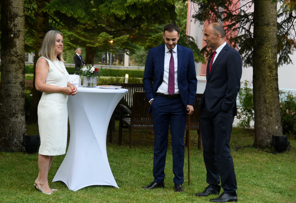 <p>"Naša zemlja je davno prošla raskrsnicu na kojoj je izabrala svoj evropski put, s kojeg nema skretanja ni povratka. Bez obzira što postoje i u Crnoj Gori, i izvan Crne Gore, oni koji bi to željeli"</p>