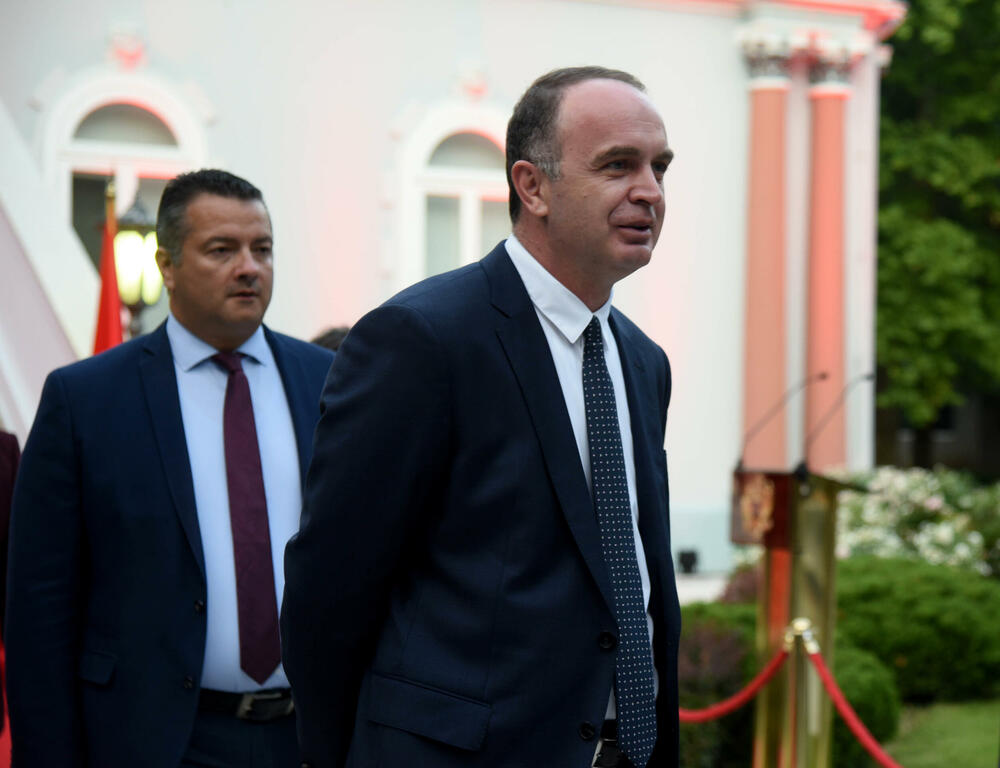 <p>"Naša zemlja je davno prošla raskrsnicu na kojoj je izabrala svoj evropski put, s kojeg nema skretanja ni povratka. Bez obzira što postoje i u Crnoj Gori, i izvan Crne Gore, oni koji bi to željeli"</p>