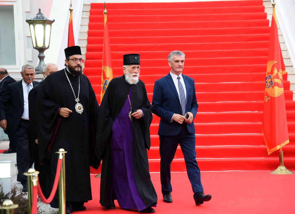 <p>"Naša zemlja je davno prošla raskrsnicu na kojoj je izabrala svoj evropski put, s kojeg nema skretanja ni povratka. Bez obzira što postoje i u Crnoj Gori, i izvan Crne Gore, oni koji bi to željeli"</p>