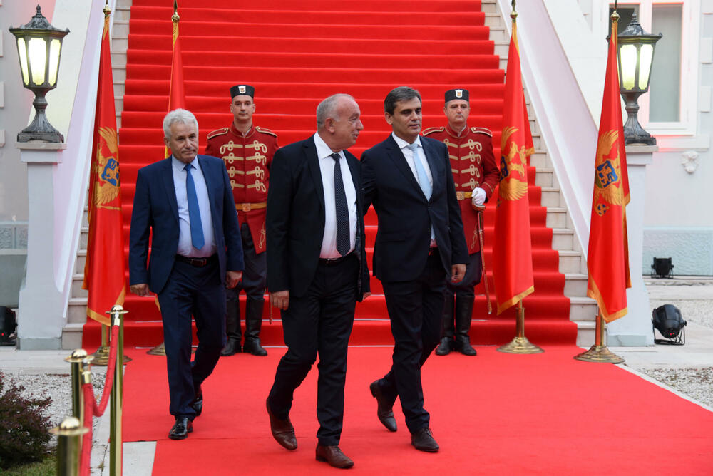 <p>"Naša zemlja je davno prošla raskrsnicu na kojoj je izabrala svoj evropski put, s kojeg nema skretanja ni povratka. Bez obzira što postoje i u Crnoj Gori, i izvan Crne Gore, oni koji bi to željeli"</p>