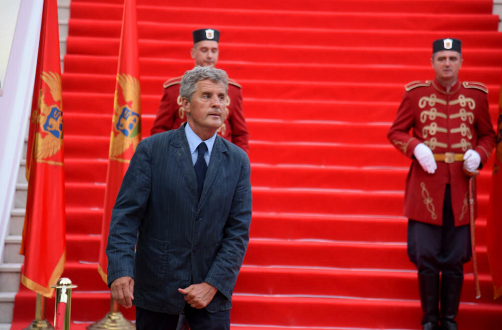 <p>"Naša zemlja je davno prošla raskrsnicu na kojoj je izabrala svoj evropski put, s kojeg nema skretanja ni povratka. Bez obzira što postoje i u Crnoj Gori, i izvan Crne Gore, oni koji bi to željeli"</p>