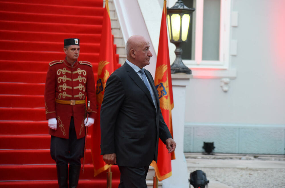 <p>"Naša zemlja je davno prošla raskrsnicu na kojoj je izabrala svoj evropski put, s kojeg nema skretanja ni povratka. Bez obzira što postoje i u Crnoj Gori, i izvan Crne Gore, oni koji bi to željeli"</p>