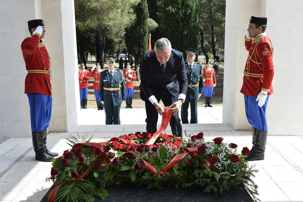Đukanović polaže vijenac, Foto: Služba za informisanje predsjednika Crne Gore