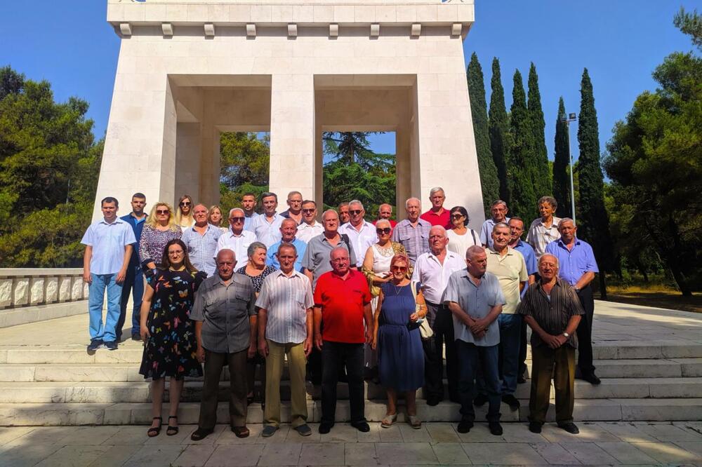 Delegacije koje su položile vijenac, Foto: SNP