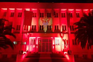 Zgrada Predsjednika u bojama crnogorske zastave