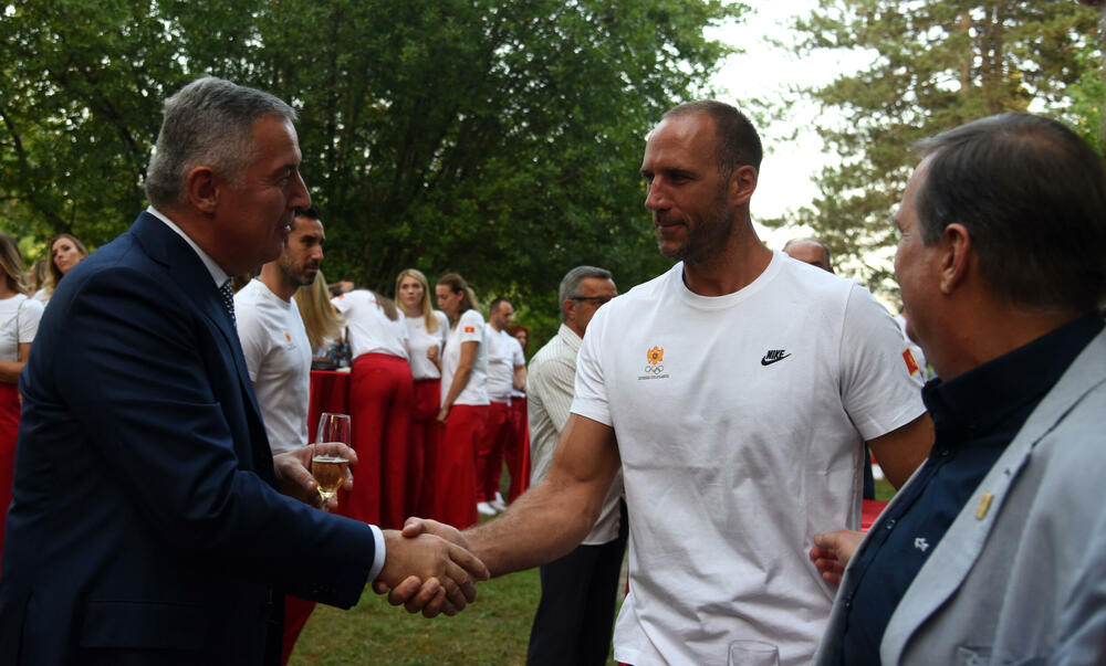 <p>Najbolji crnogorski sportisti kreću na Olimpijske igre u Tokiju, a večeras su ispraćeni na svečanosti koju je organizovao Crnogorski olimpijki komitet ispred Vile Gorica.</p>  <p>Pogledajte kako je sve izgledalo u galeriji našeg fotoreportera Borisa Pejovića.</p>